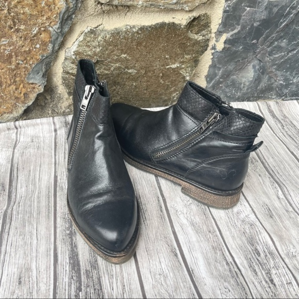 Felmini Falling in Love Black Leather Ankle Boots size 9